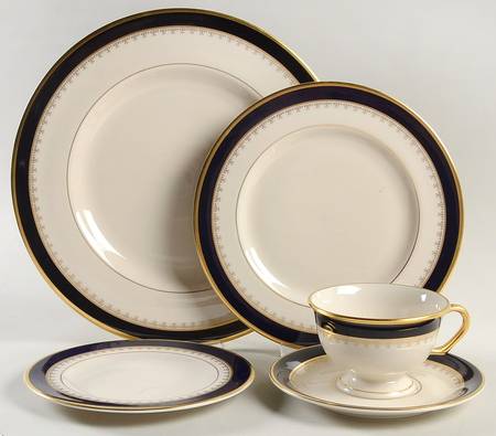 Washington 5 Piece Place Setting by Pickard