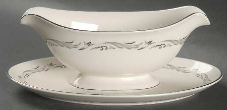 Windsor Gravy Boat with Attached Underplate