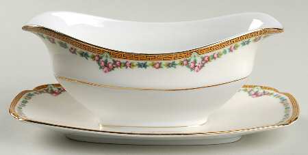 Carmen Gravy Boat with Attached Underplate