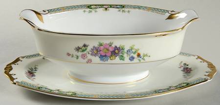 Marquita Gravy Boat with Attached Underplate