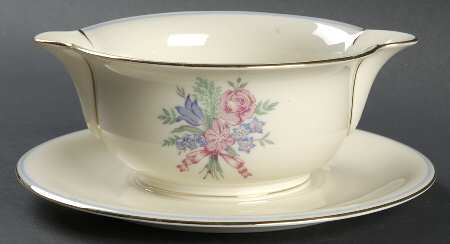 PIR17 Gravy Boat with Attached Underplate