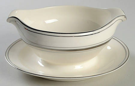 1071 Gravy Boat with Attached Underplate
