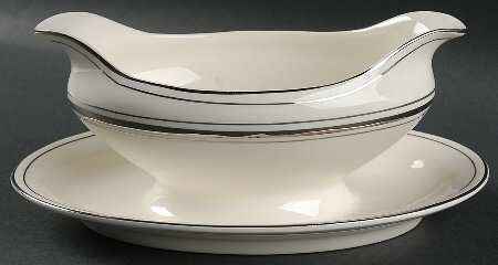 1071 Gravy Boat with Attached Underplate