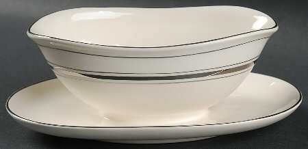 1071 Gravy Boat with Attached Underplate