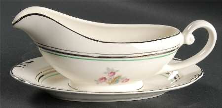 1219 Gravy Boat & Underplate