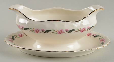 3204 Gravy Boat with Attached Underplate