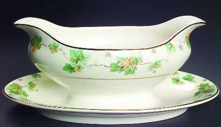 American Ivy Gravy Boat with Attached Underplate