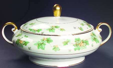 American Ivy Round Covered Vegetable