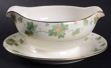 American Ivy Gravy Boat with Attached Underplate