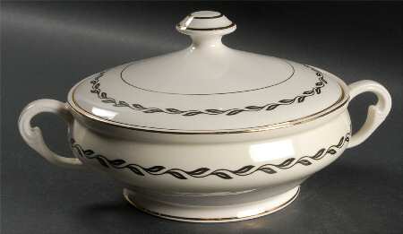 Black Laurel Round Covered Vegetable