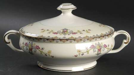 Countess Round Covered Vegetable