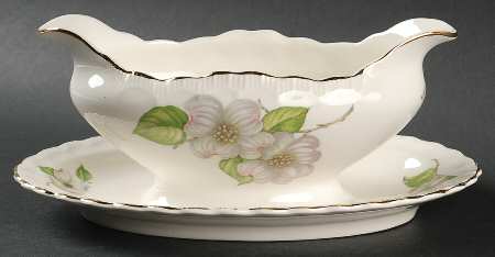 Dogwood (Shell Edge) Gravy Boat with Attached Underplate