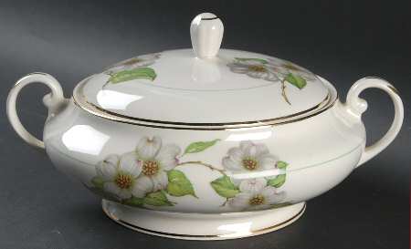 Dogwood (Smooth Edge) Round Covered Vegetable
