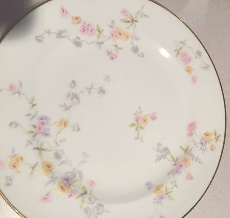 Evangeline Dinner Plate