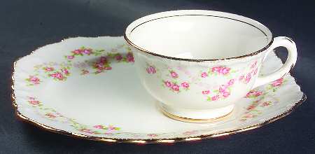 Florence (Scalloped Edge) Snack Plate & Cup Set
