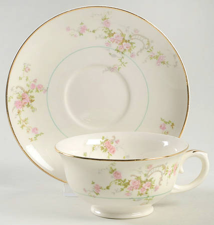 Gwendolyn Footed Cup & Saucer Set