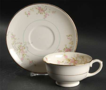 Gwendolyn Footed Cup & Saucer Set