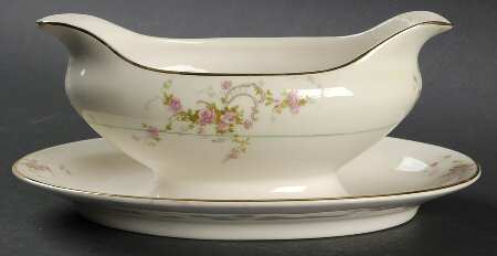 Gwendolyn Gravy Boat with Attached Underplate