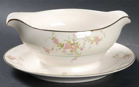 Gwendolyn Gravy Boat with Attached Underplate