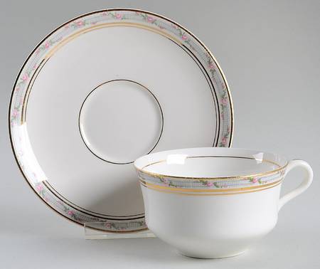 La Belle Oversized Cup & Saucer Set