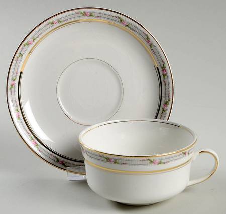 La Belle Flat Cup & Saucer Set