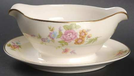 Louella Gravy Boat with Attached Underplate