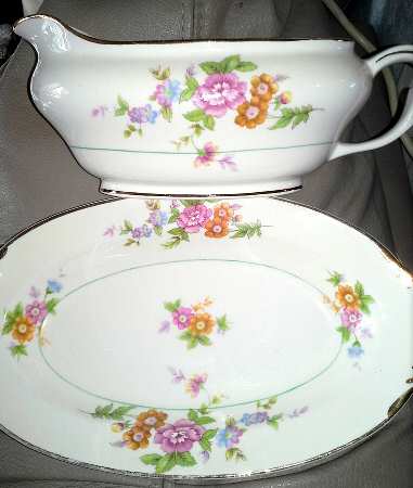 Louella Gravy Boat & Underplate