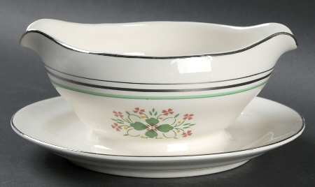 Madison Gravy Boat with Attached Underplate