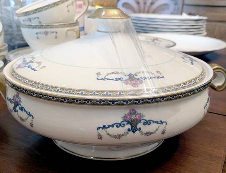 Melrose Round Covered Vegetable