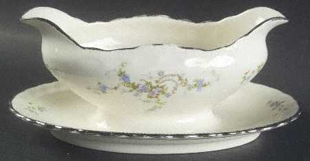 Minuette Gravy Boat with Attached Underplate