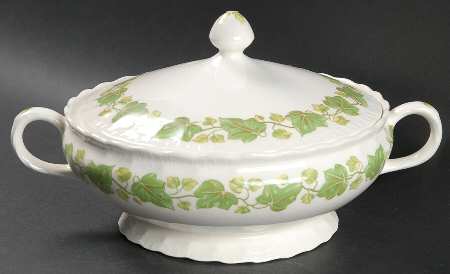 Old Ivy Round Covered Vegetable