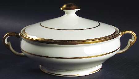 Pembroke Round Covered Vegetable