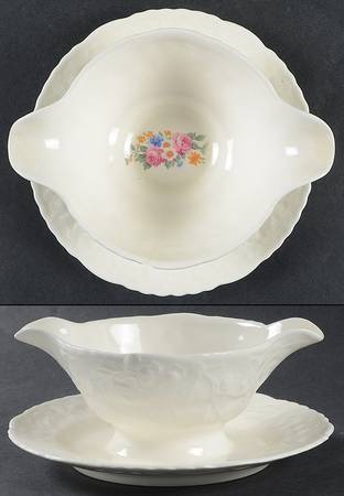 25004 Gravy Boat with Attached Underplate