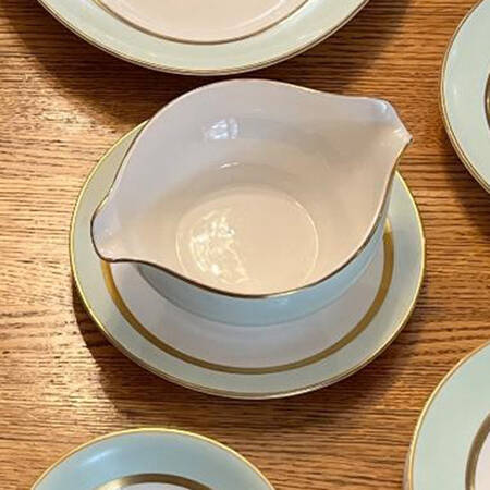 POP48 Gravy Boat with Attached Underplate