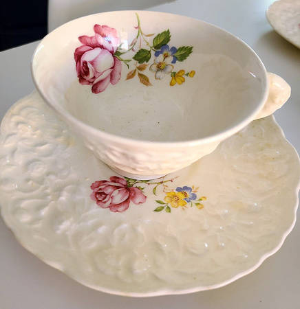 25025 Footed Cup & Saucer Set
