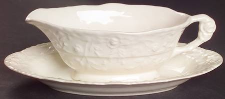 Rose Point Gravy Boat & Underplate/Relish