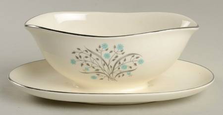 Sandra Gravy Boat with Attached Underplate