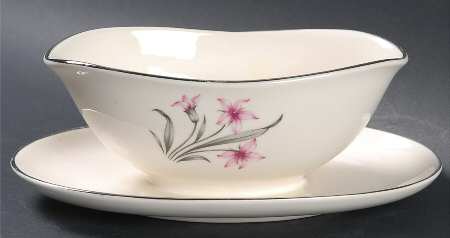 Sharon Gravy Boat with Attached Underplate
