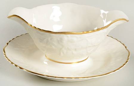 Windsor Rose Gravy Boat with Attached Underplate