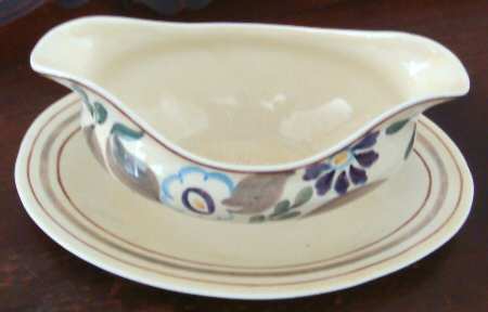 Rosetta Gravy Boat with Attached Underplate