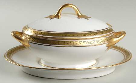 The Athena Sauce Boat with Attached Underplate & Lid