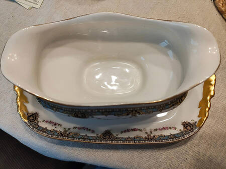 POY2 Gravy Boat with Attached Underplate