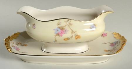 POY39 Gravy Boat with Attached Underplate