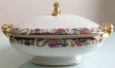 POY49 Oval Covered Vegetable