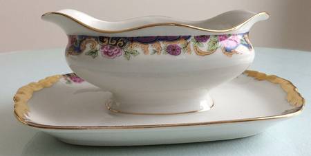POY49 Gravy Boat with Attached Underplate