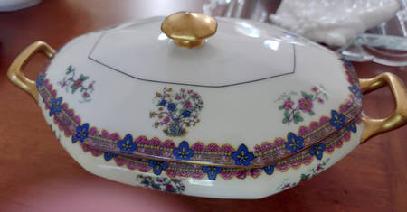POY56 Oval Covered Vegetable