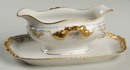 POY83 Gravy Boat with Attached Underplate