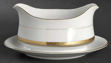 Beachwood Gravy Boat with Attached Underplate
