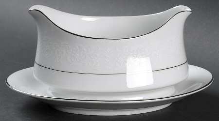 Lamar Gravy Boat with Attached Underplate