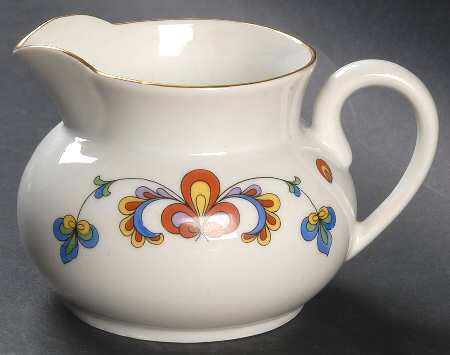 Farmer's Rose (Rim, Gold Trim) 16 Oz Pitcher